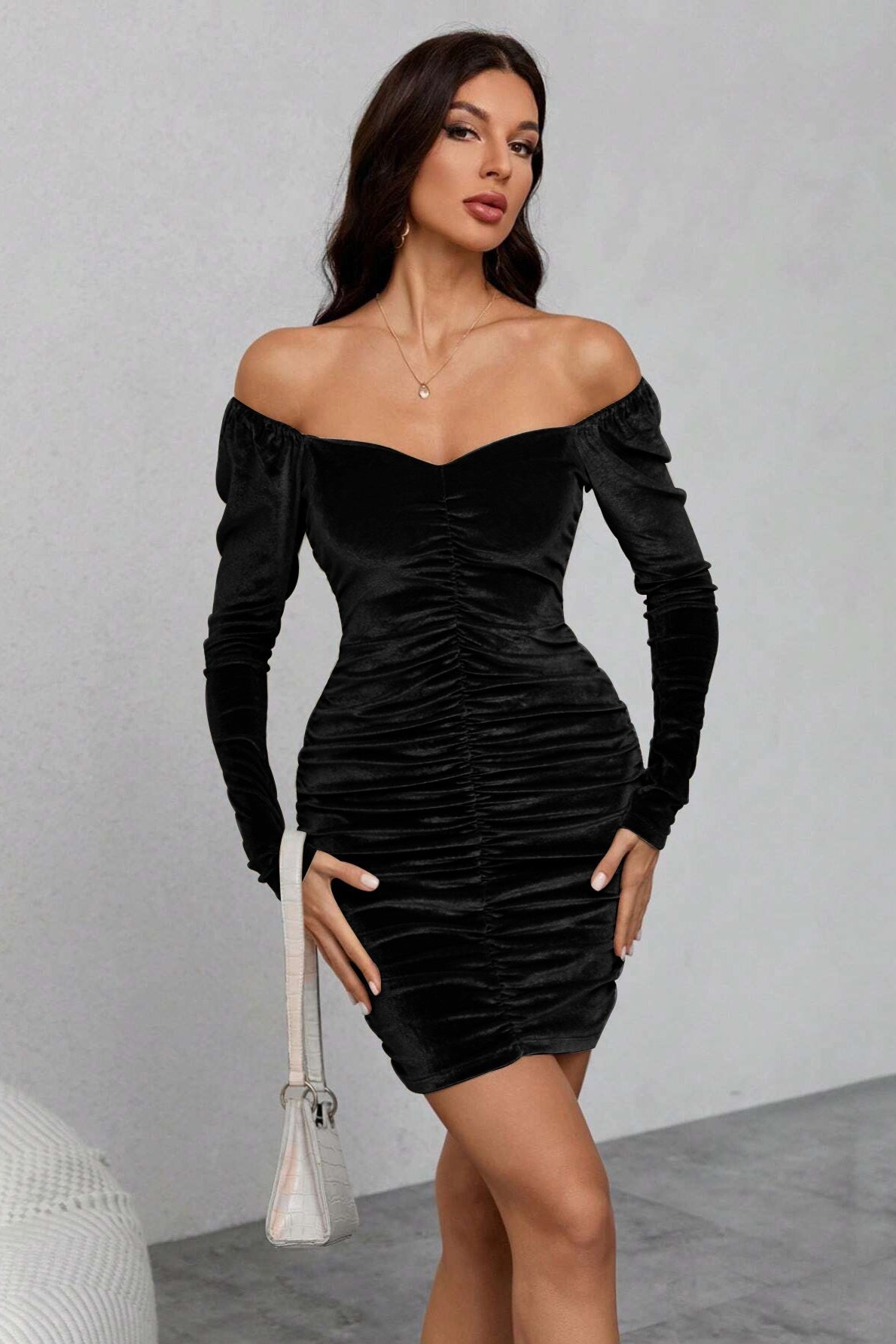 Minimalist Dress Inspired by Contemporary Streetwear Fashion 15