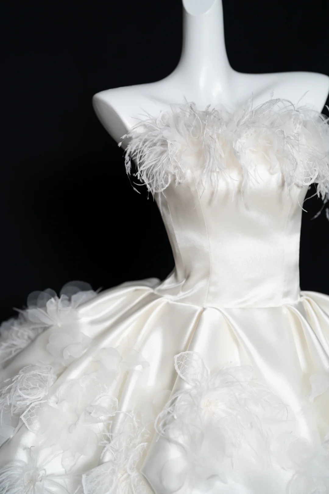 Sweet White Satin Lace Appliques Strapless A-Line 18th Birthday Outfits Homecoming Dress - View 3 | FashionDia