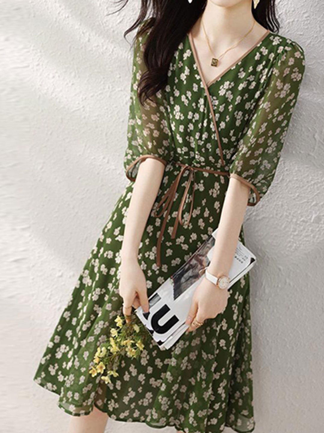 Classic Vintage Dress with a Flattering Fit