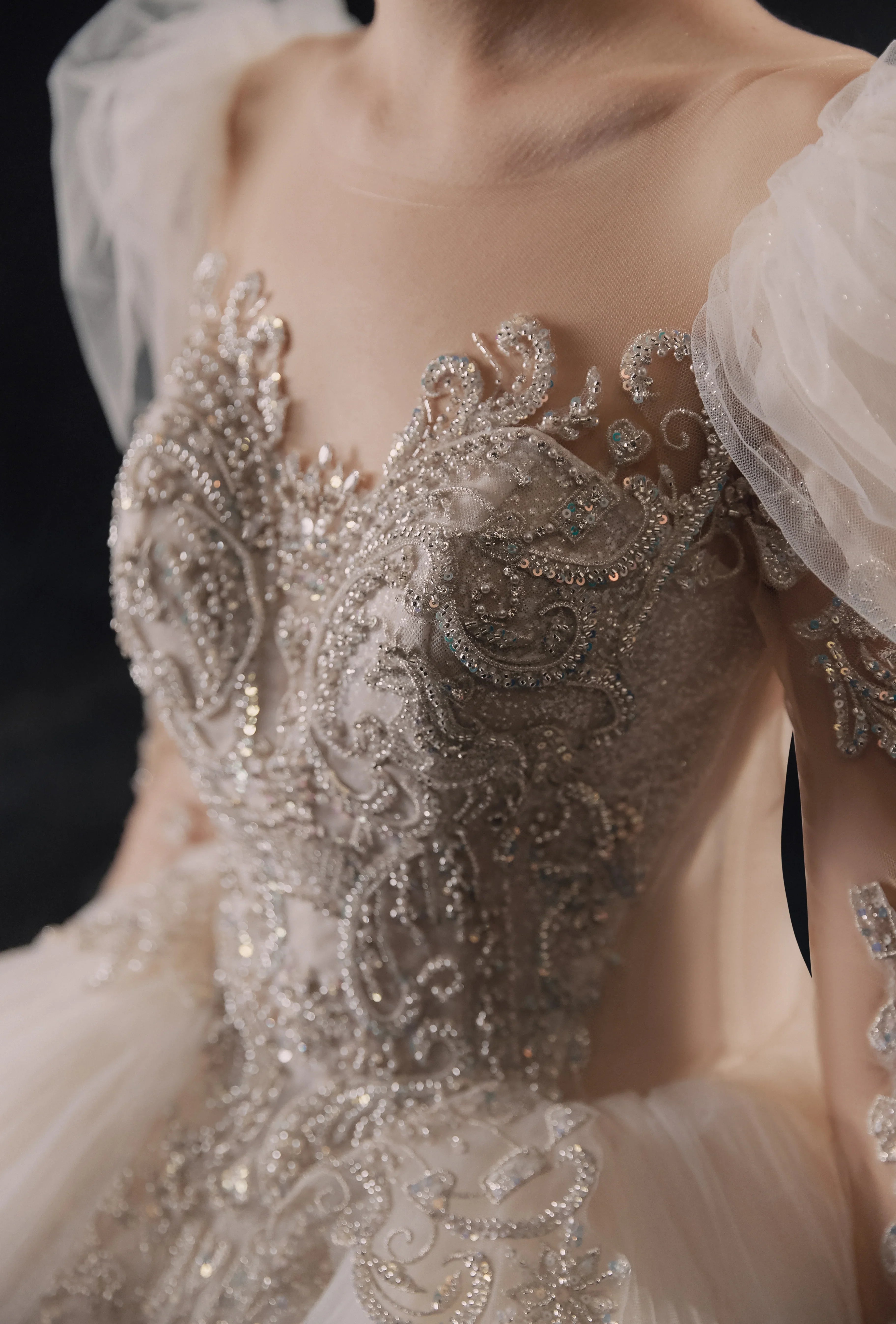 Magnificent Off-the-Shoulder Ball Gown Sweetheart Neckline Tulle Puff Sleeve Beaded Lace Long-Sleeve Wedding Dress with Layered Train E-301 (ZD16886)