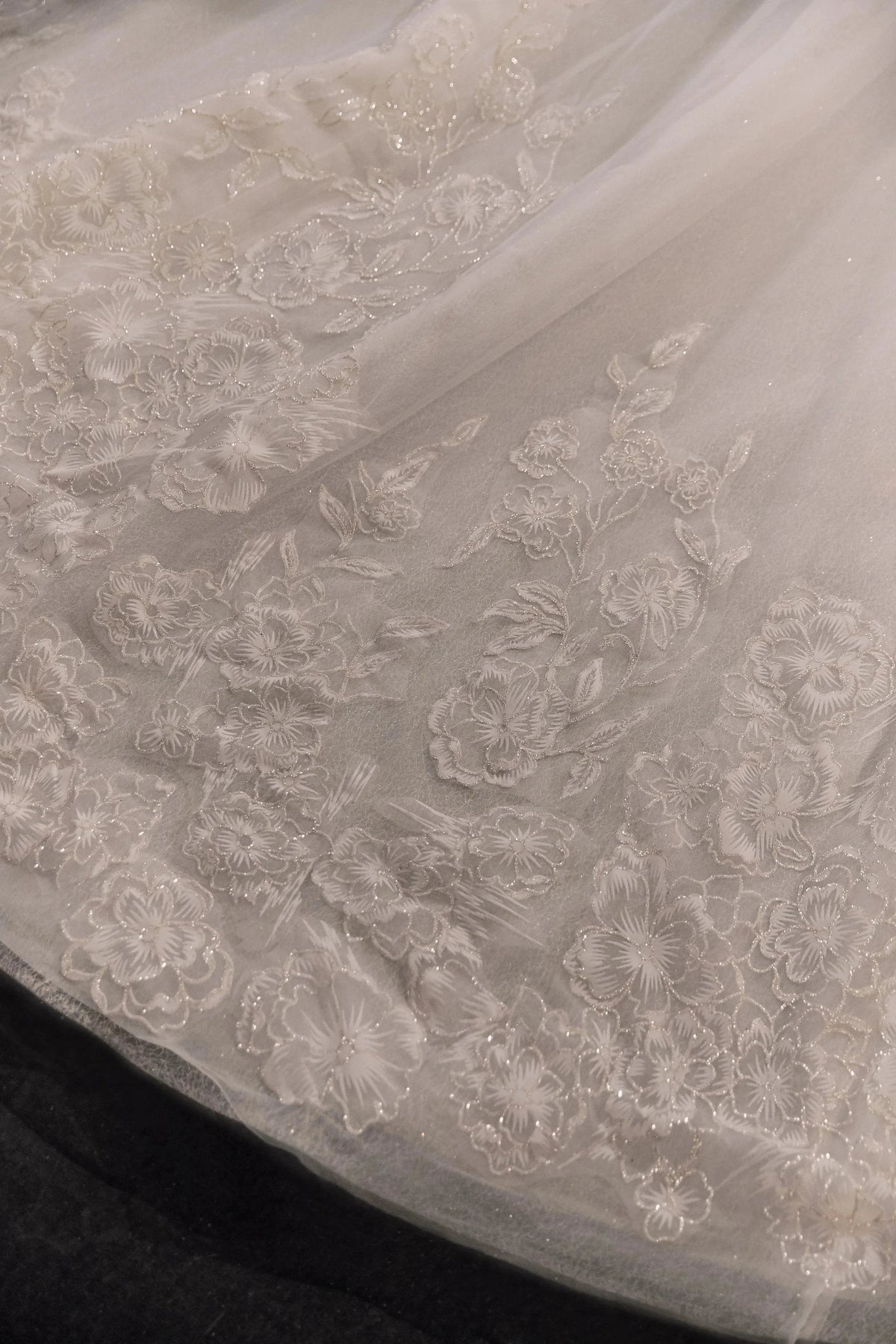 Glamorous Illusion Neckline Ball Gown Beaded Lace Fringe Trim Ruffled Train Wedding Dress E-307 (ZD16891)