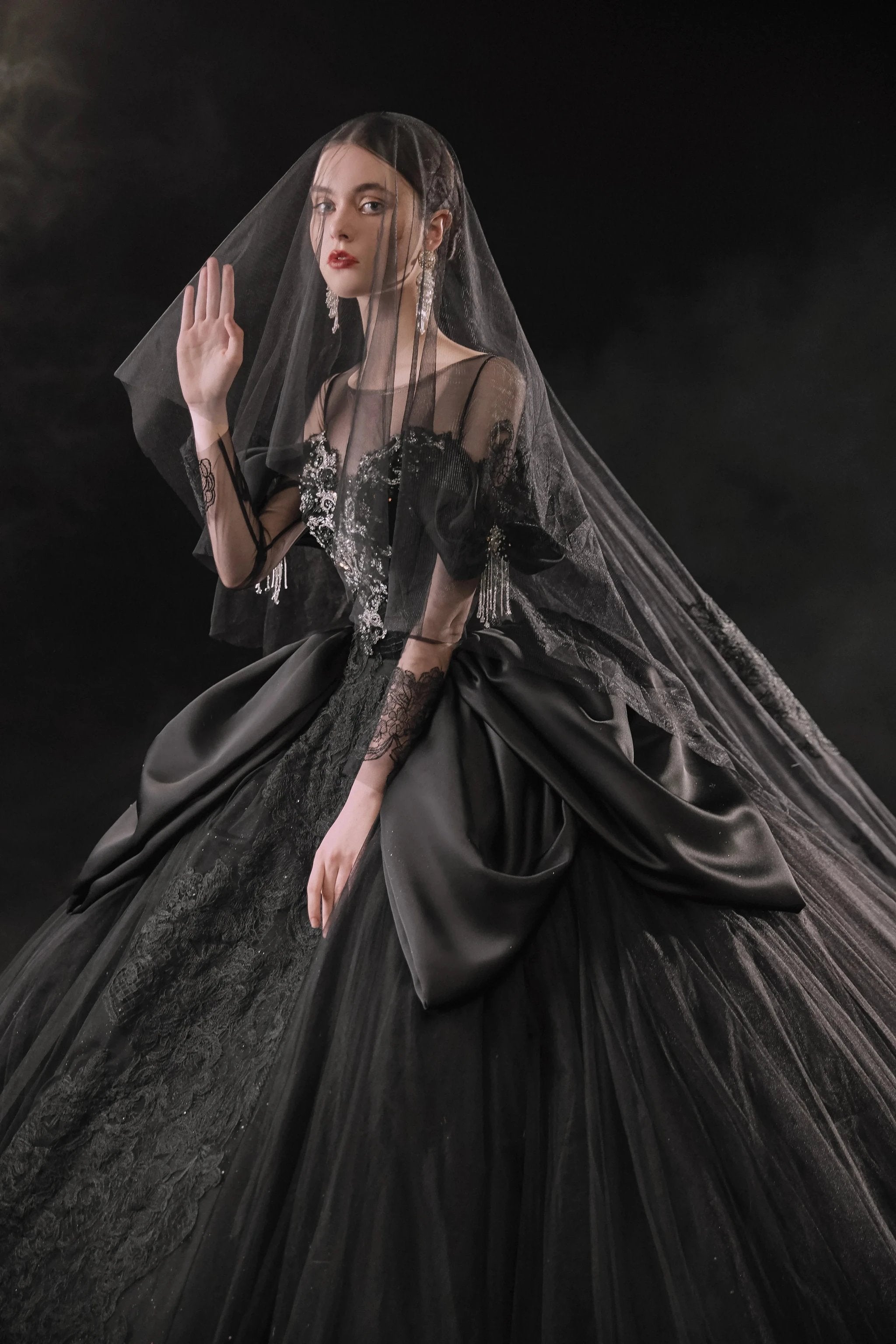 Dramatic Black Ball Gown Illusion Neckline Satin Puff Sleeve Beaded Lace Wedding Dress with Oversized Train E-305 (ZD16893)