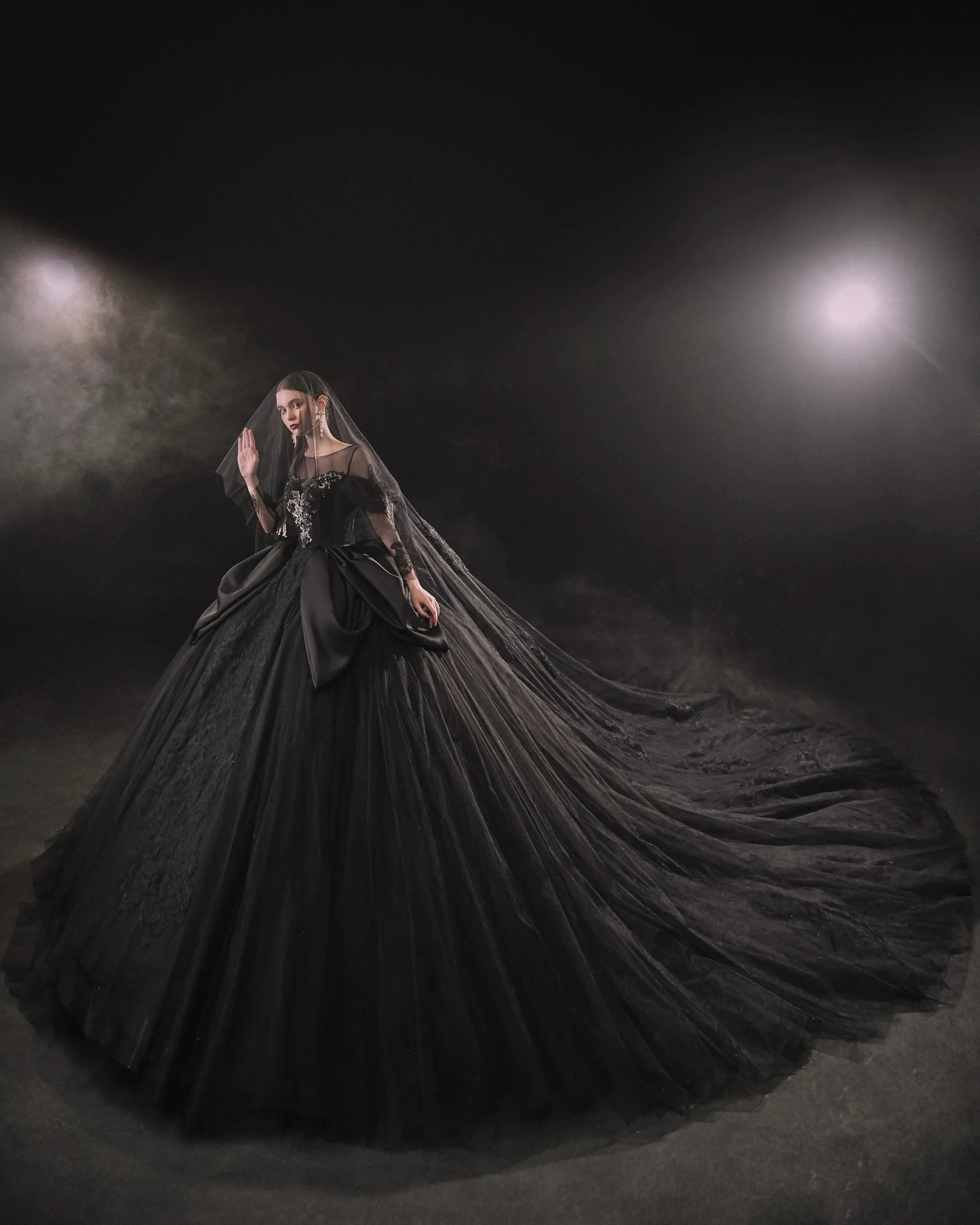 Dramatic Black Ball Gown Illusion Neckline Satin Puff Sleeve Beaded Lace Wedding Dress with Oversized Train E-305 (ZD16893)
