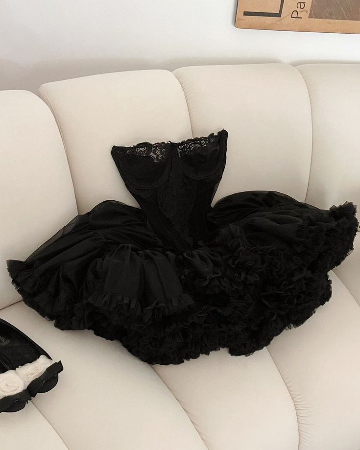 Cute Ball Gown Strapless Black Ruffles Lace Homecoming Dress Short Birthday Outfits - FashionDia
