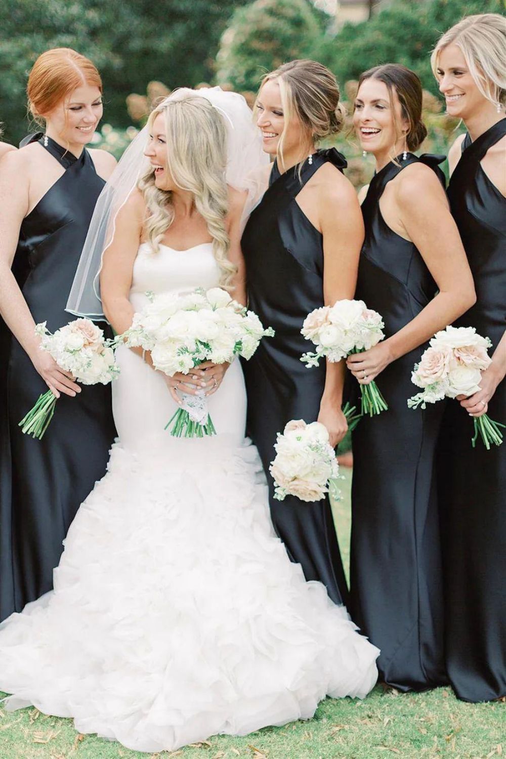 Beauty Sheath Halter Neck Black Long Bridesmaid Dress with Bowknot