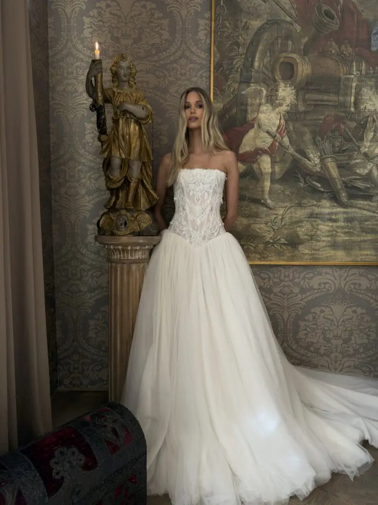Dreamy White Strapless Lace Corset Bodice Tulle Ball Gown Wedding Dress ZP088