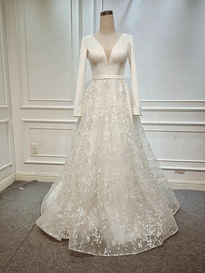 A Line Elegant Long Sleeves V Neck Beach Wedding Dress Bridal Gown (ZD16246)