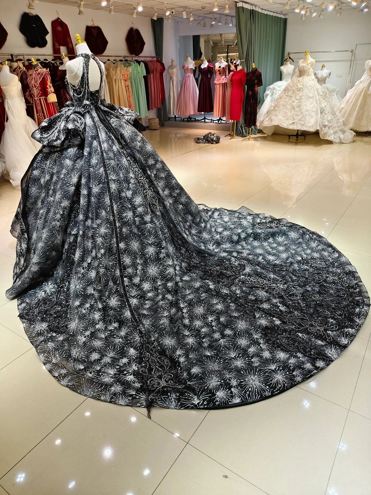 Dramatic Black Halter-Neck Ball Gown Wedding Dress with Firework Sequin Embroidery & Beaded Tassels Ye-2035 (ZD16818)