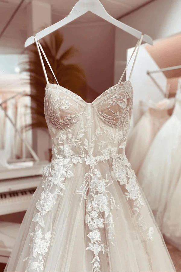 Princess Lace Wedding Dress Bridal Robe 2024 Vestido Spaghetti Straps Chapel Train Champagne Tulle Wedding Gown - View 2 | VelvetHem