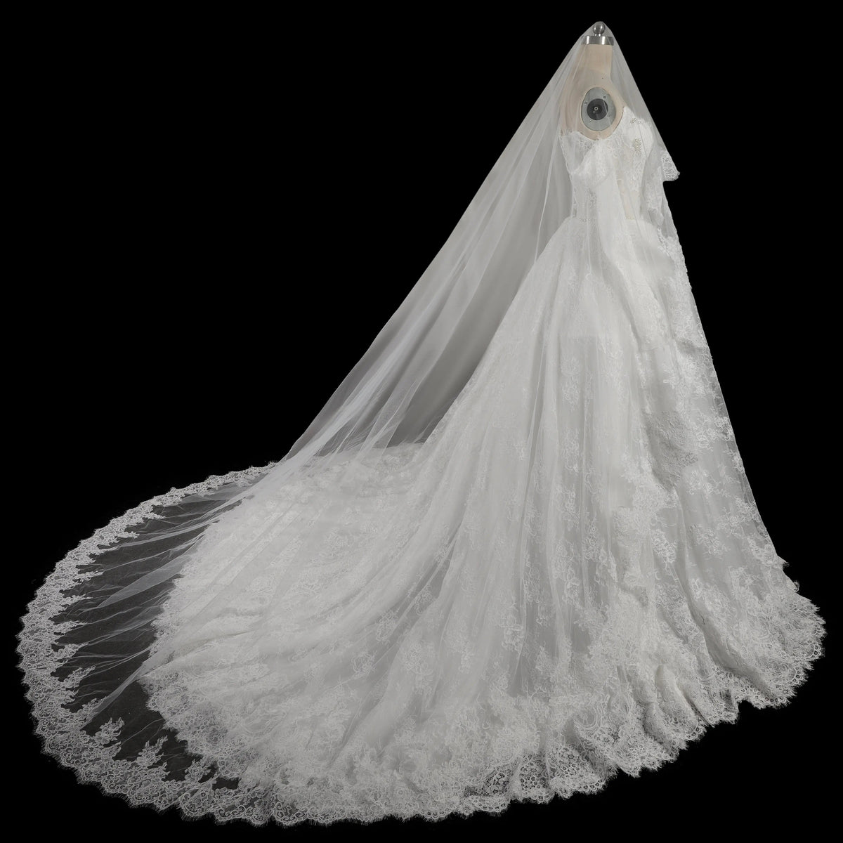 Off White Luxury Ball Gown Wedding Dress Beaded With Veil ZP035