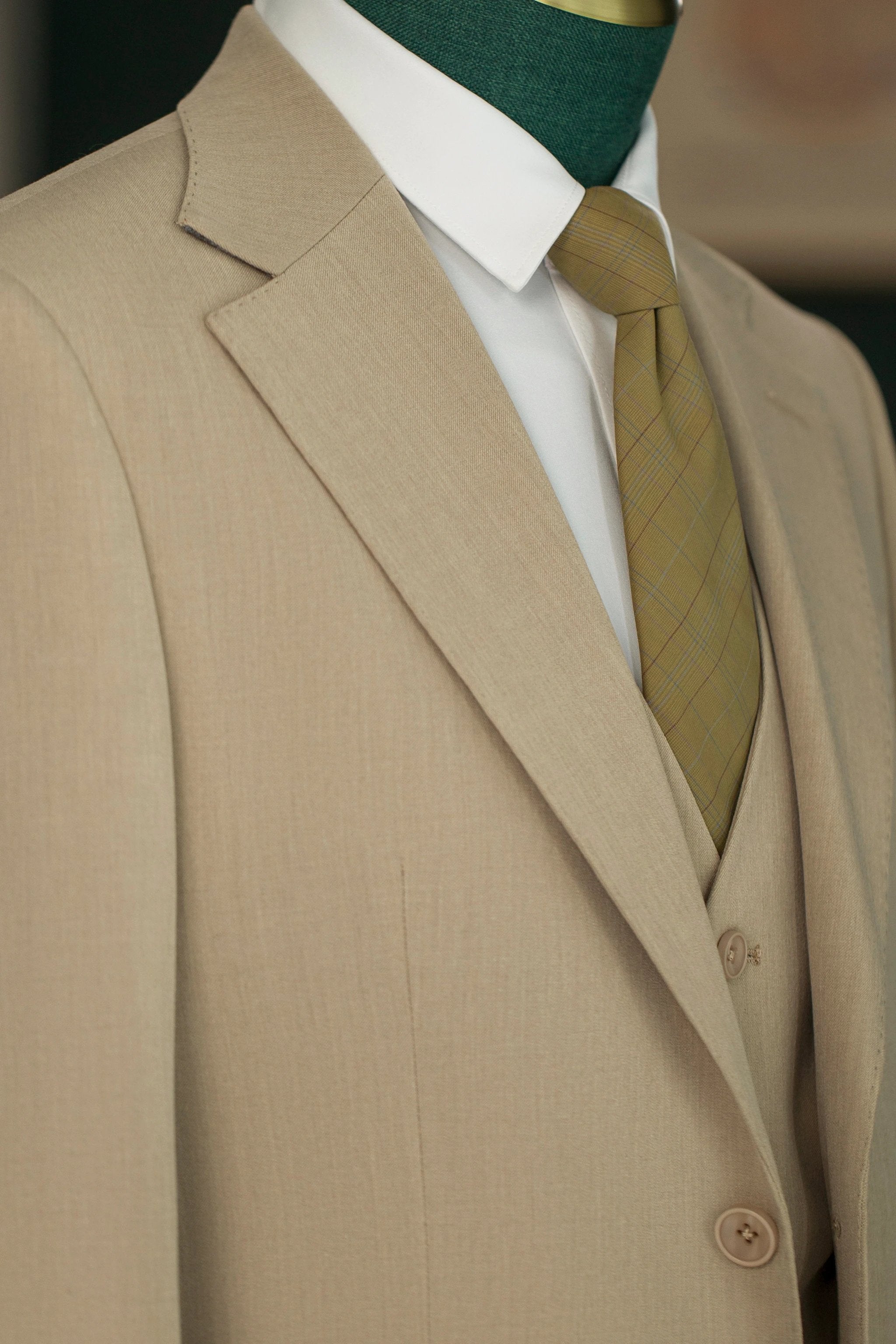 Beige Linen Blend 3 Piece Tailored Wedding Suit For Groom And Groomsmen (ZD17119)