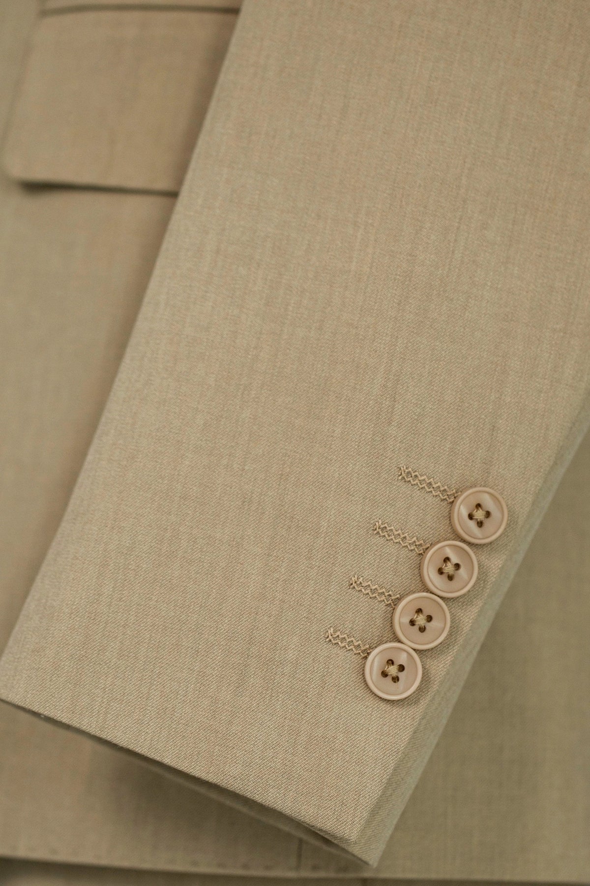 Beige Linen Blend 3 Piece Tailored Wedding Suit For Groom And Groomsmen (ZD17119)