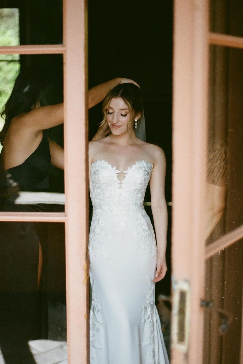 Elegant Mermaid Sweetheart White Wedding Dress with Appliques