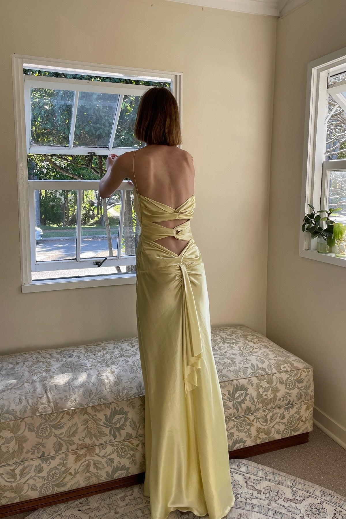 Chic Sheath Spaghetti Straps Yellow Long Party Dress with Keyhole Back