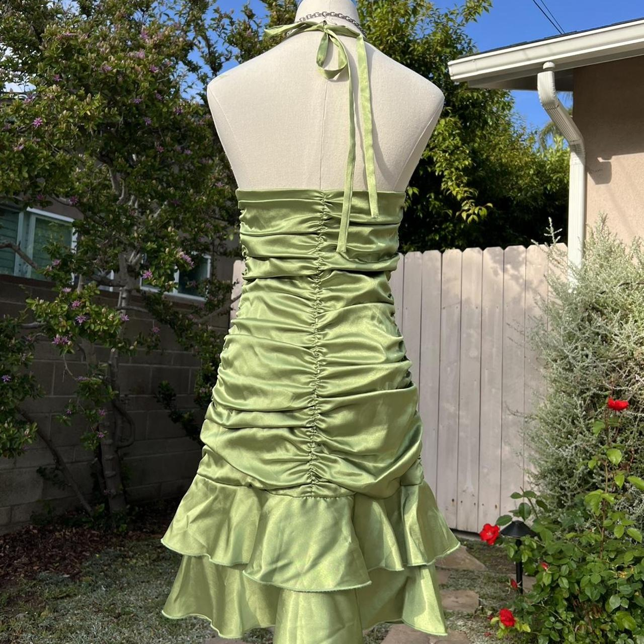 Chic Green Halter Satin Pleated Ruffles Short Party Dress Formal Graduation Homecoming Dress D119