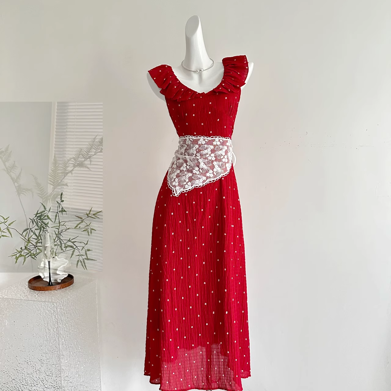 French Retro Temperament V-neck Small Flying Sleeve Red Dress Vacation Dress
