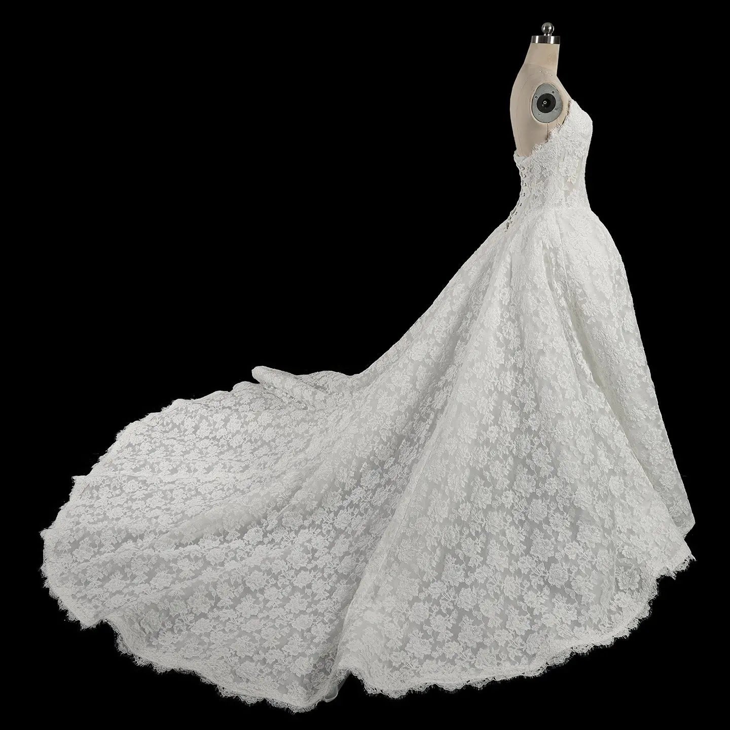White Floral Lace Strapless Bridal Gown Sweetheart Neckline Front Button Ball Gown ZP011