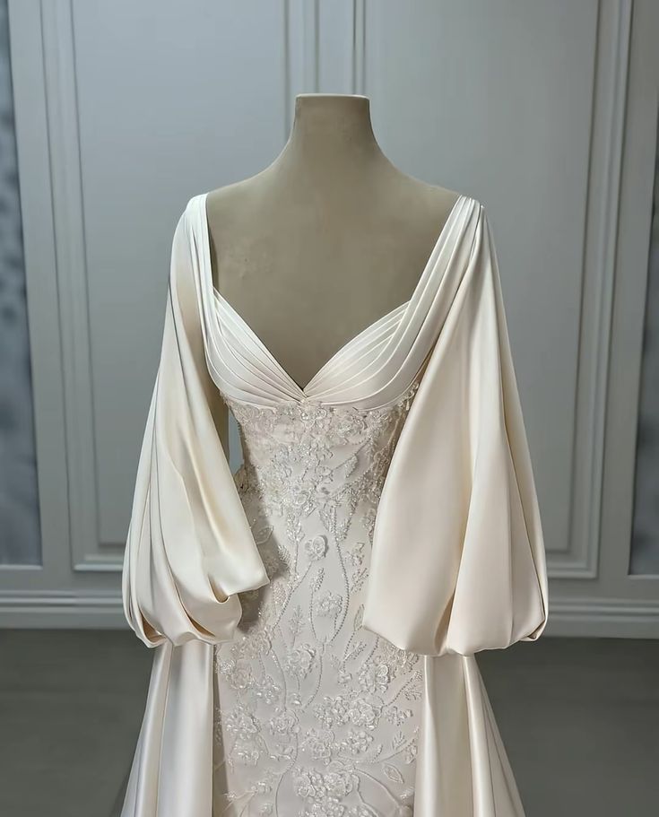 Luxury Wedding Dresses, Ivory Satin Lace A-line Bridal Gowns   fg7651