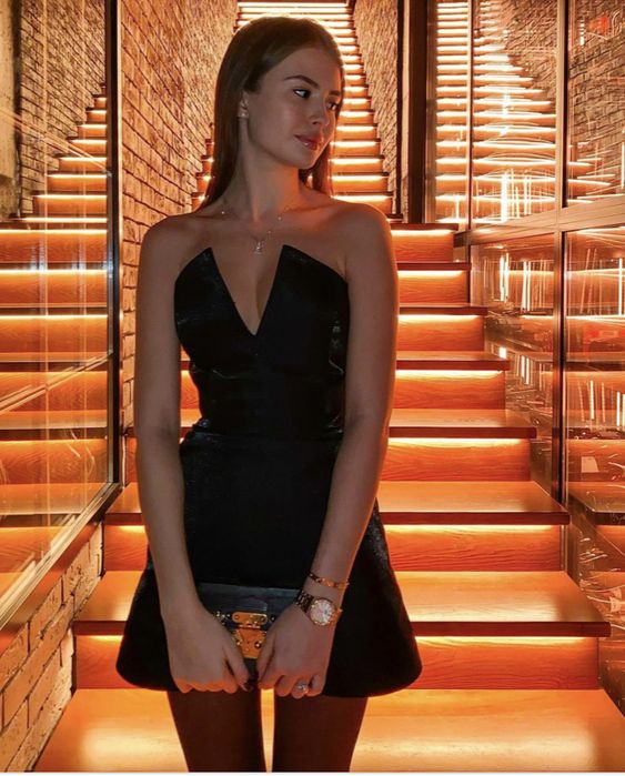 A-line V-neck Velvet Short/Mini Homecoming Dresses