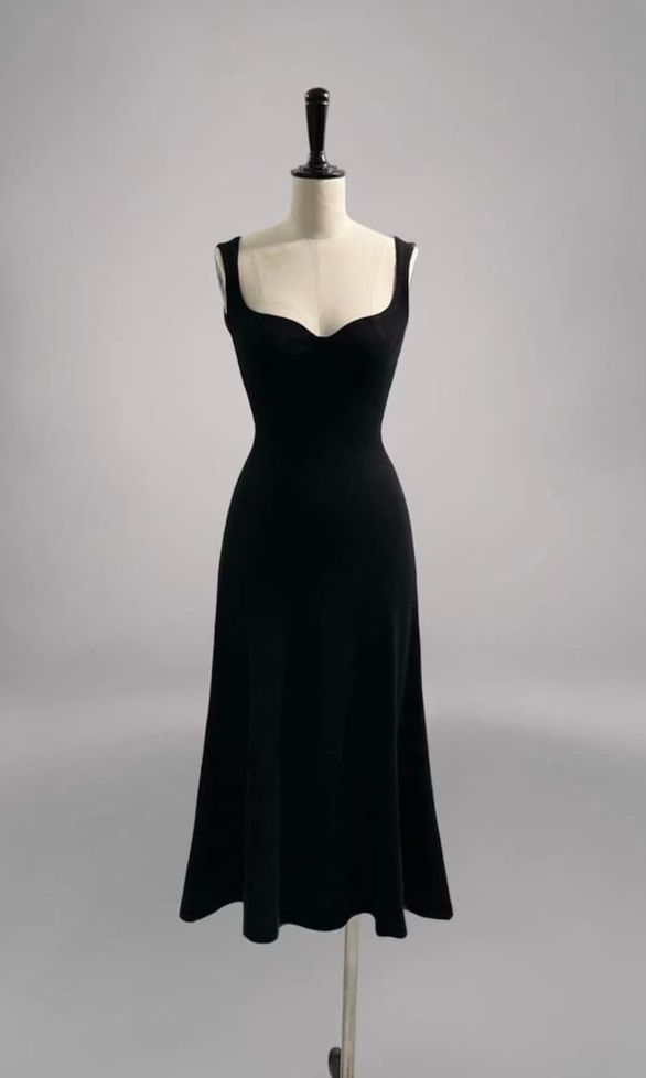 Sweetheart Wedding Guest Dress Sleeveless Black Midi Dress - VelvetHem