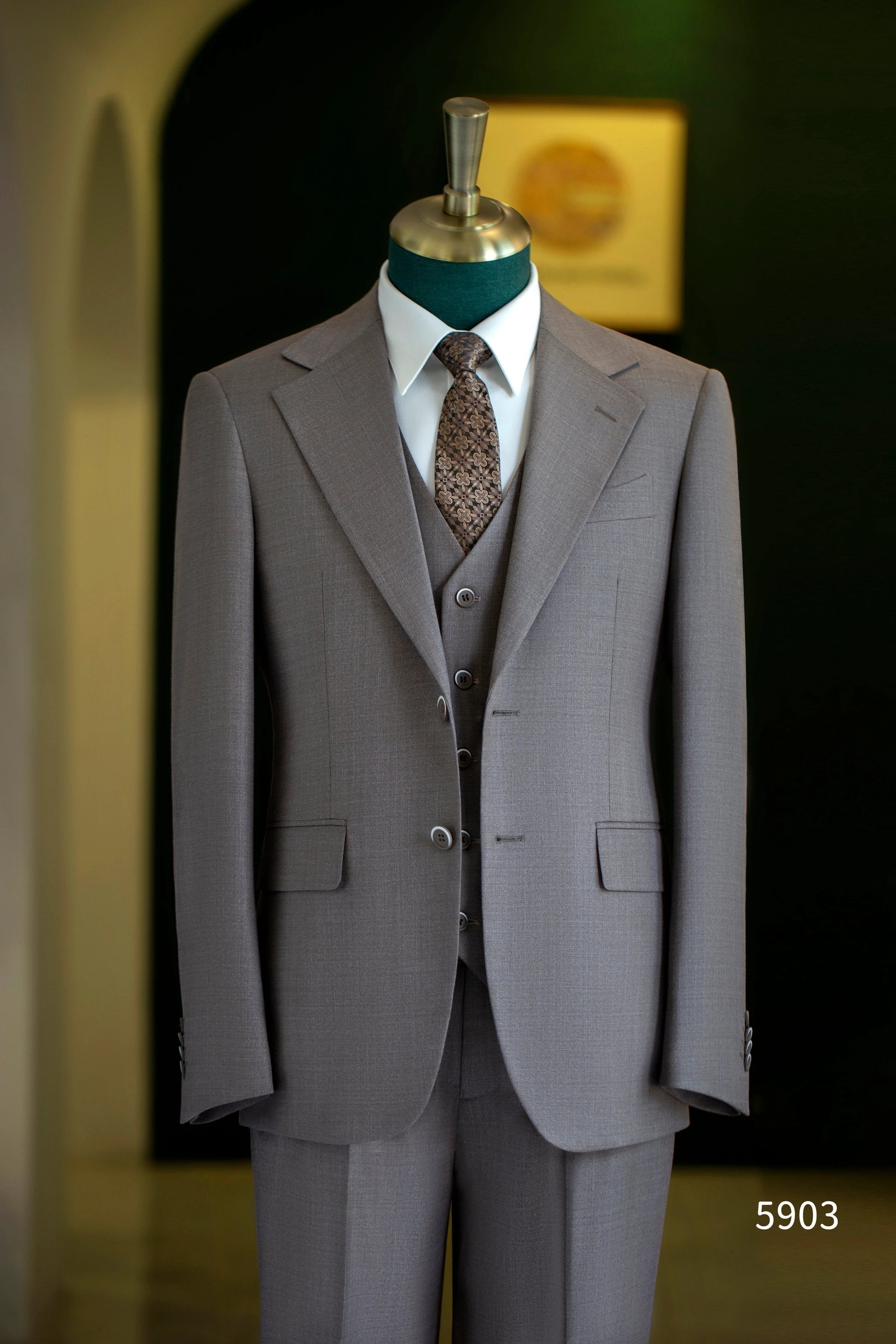 Taupe Wool 3-Piece Wedding Suit | Tailored Groom & Groomsmen Attire by 男装