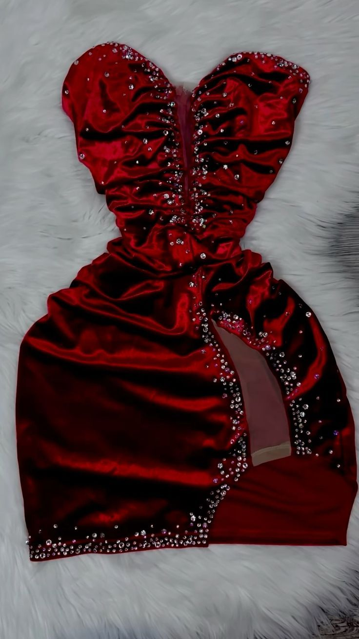 Sexy Burgundy Velvet Beaded Short Birthday Outfits Homecoming Dress Y7703 - VelvetHem