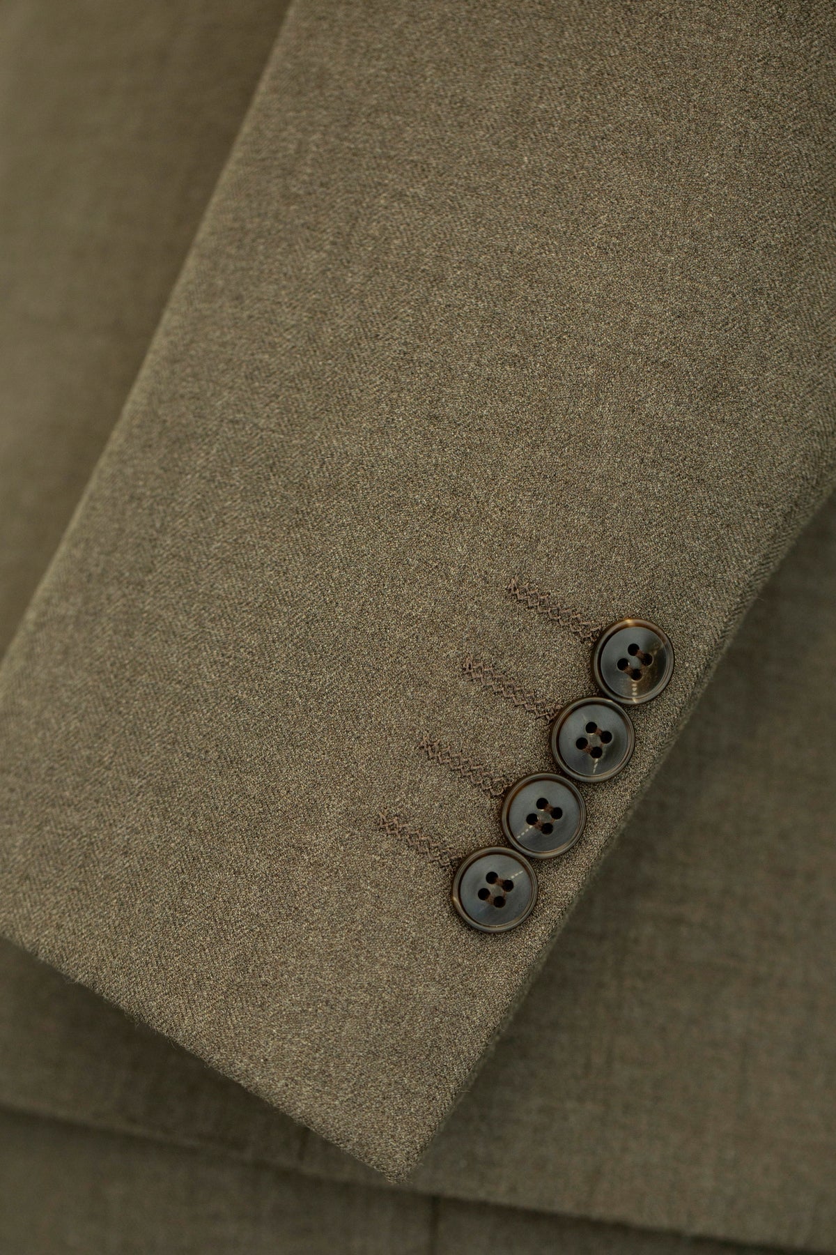 Taupe Wool Double Breasted 3 Piece Wedding Suit for Groom and Groomsmen (ZD17109)