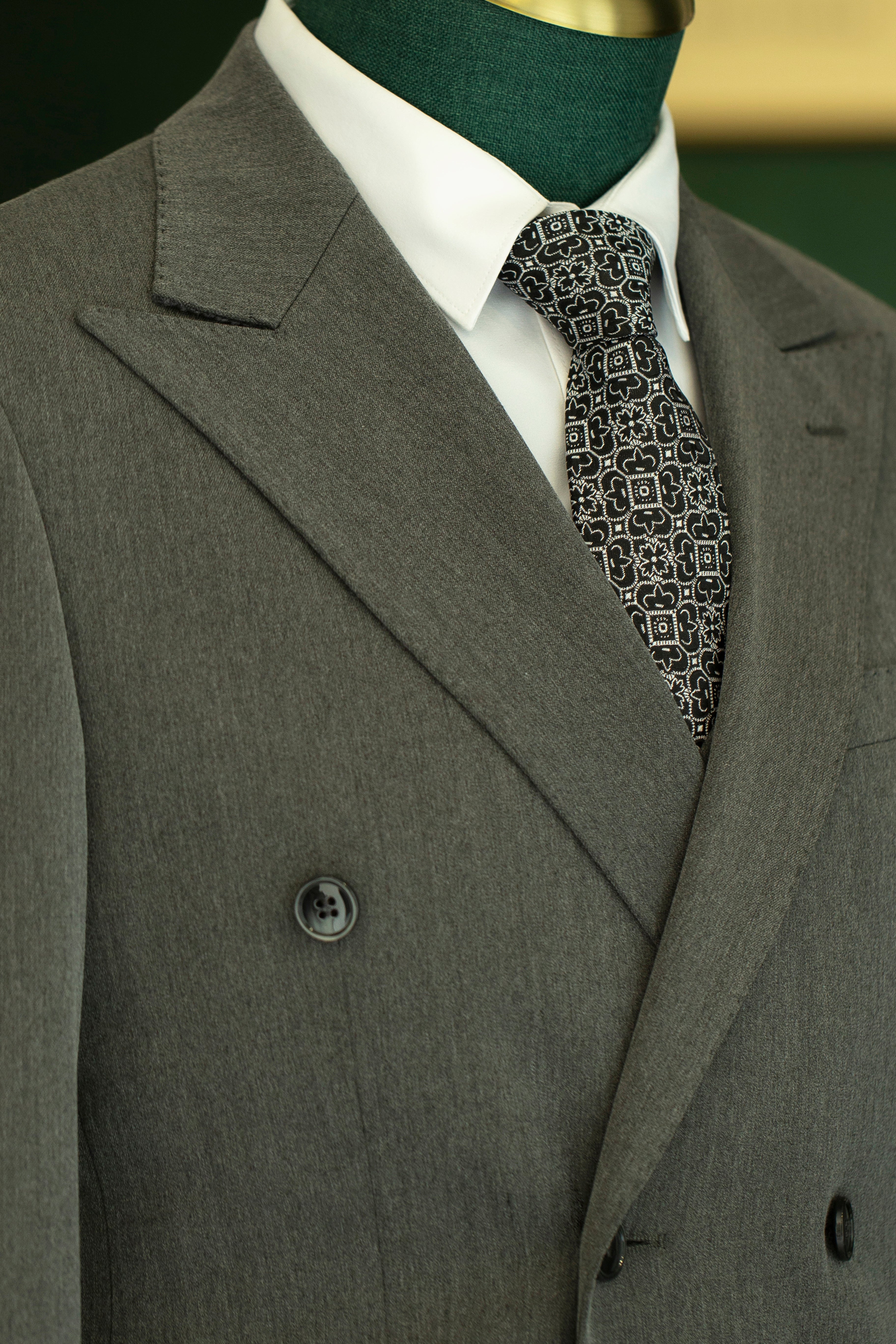 Charcoal Grey Wool Double Breasted 3 Piece Wedding Suit For Groom And Groomsmen (ZD17108)
