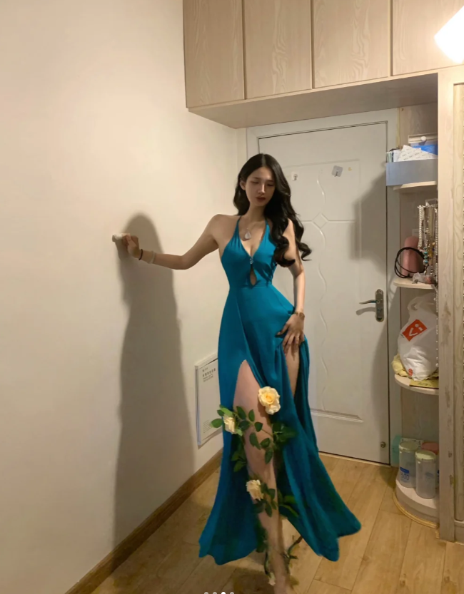 Chic Blue Halter V Neck Satin Slit Mermaid Evening Dress Long Party Gown