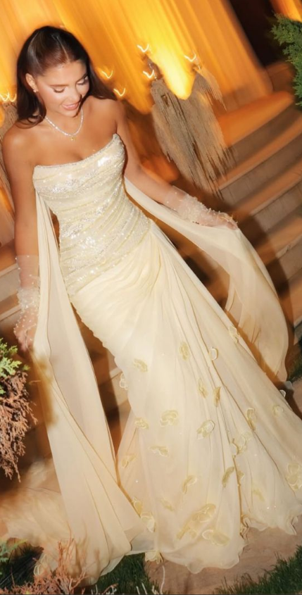 Charming Strapless Chiffon Pleated Sequin Appliques Mermaid Evening Dress Long Party Gown
