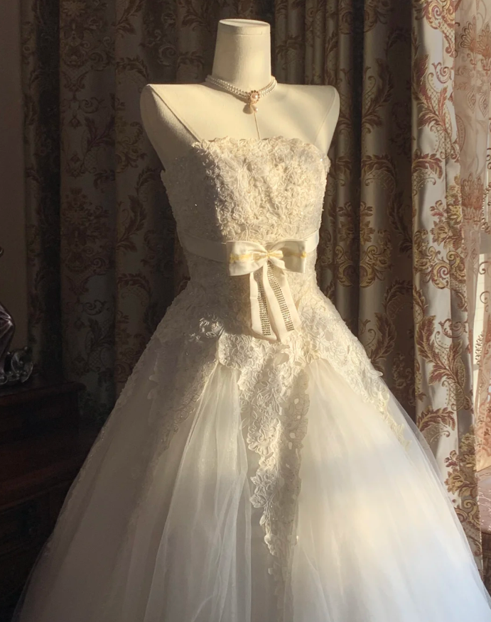 Pretty Strapless Tulle Appliques Beaded Long Wedding Dress