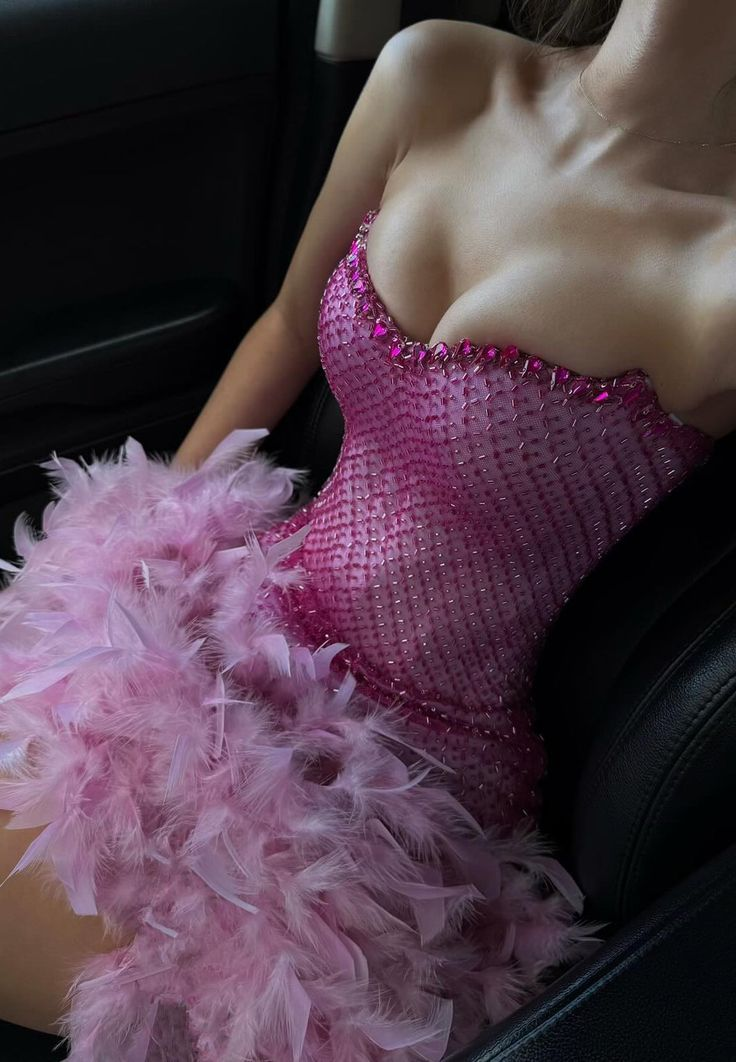 Luxurious Pink Strapless Sequin Beaded Feathers Sheath Cocktail Dress Short Homecoming Dress
