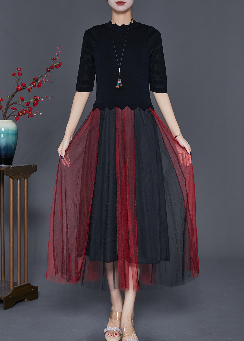 Beautifully Finished Dress in a Timeless Design