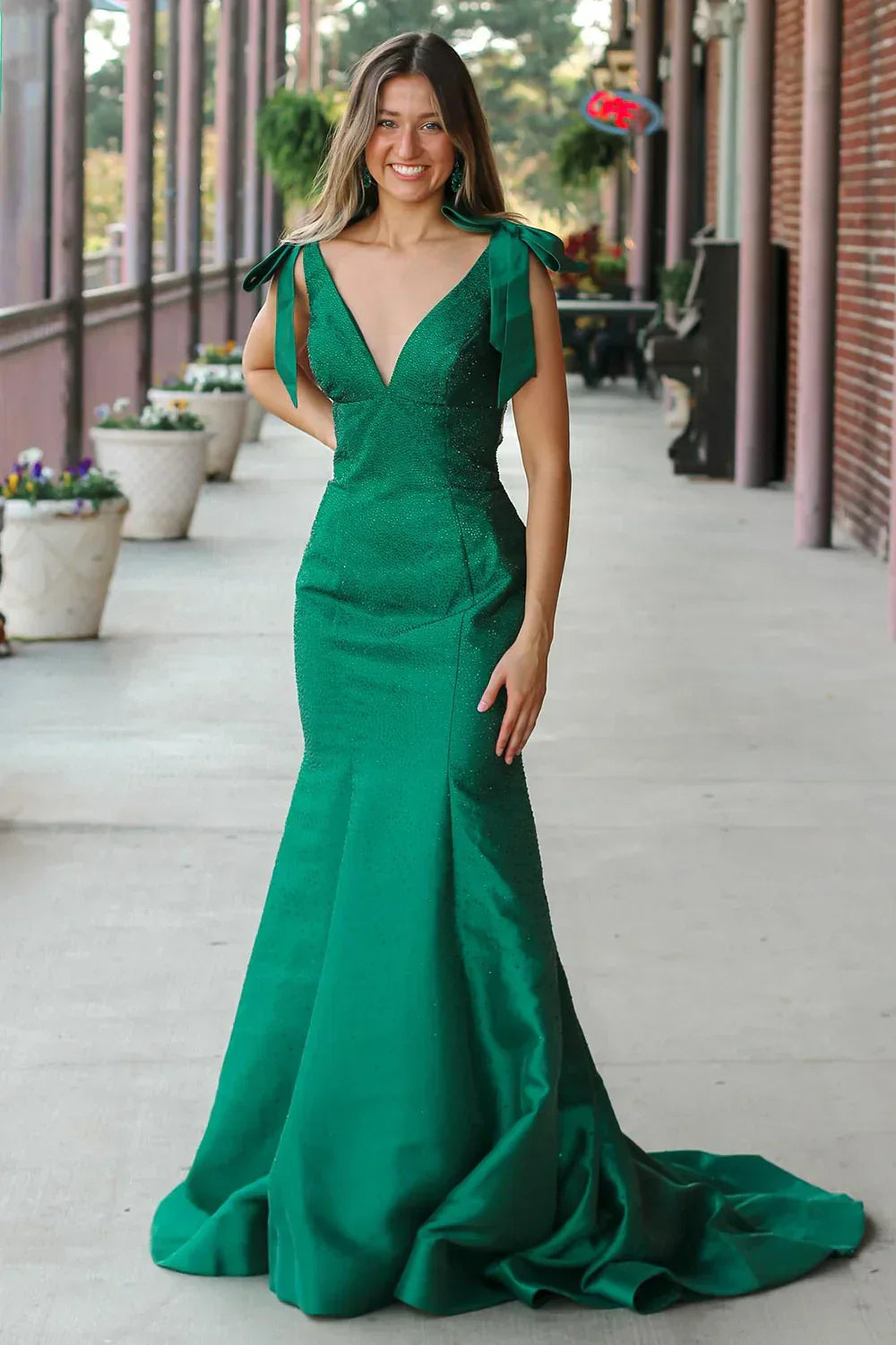 Stunning Yellow Mermaid V-Neck Long Beaded Prom Dress With Bowknot