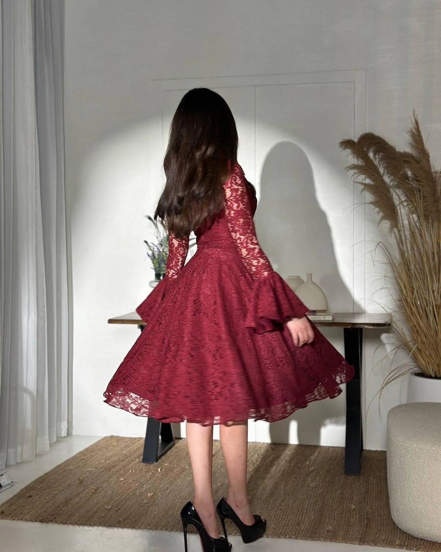 Elegant Lace A-Line Prom Dress V-Neck Long Flare Sleeves Ruched Formal Evening Dress Knee Length Party Gown