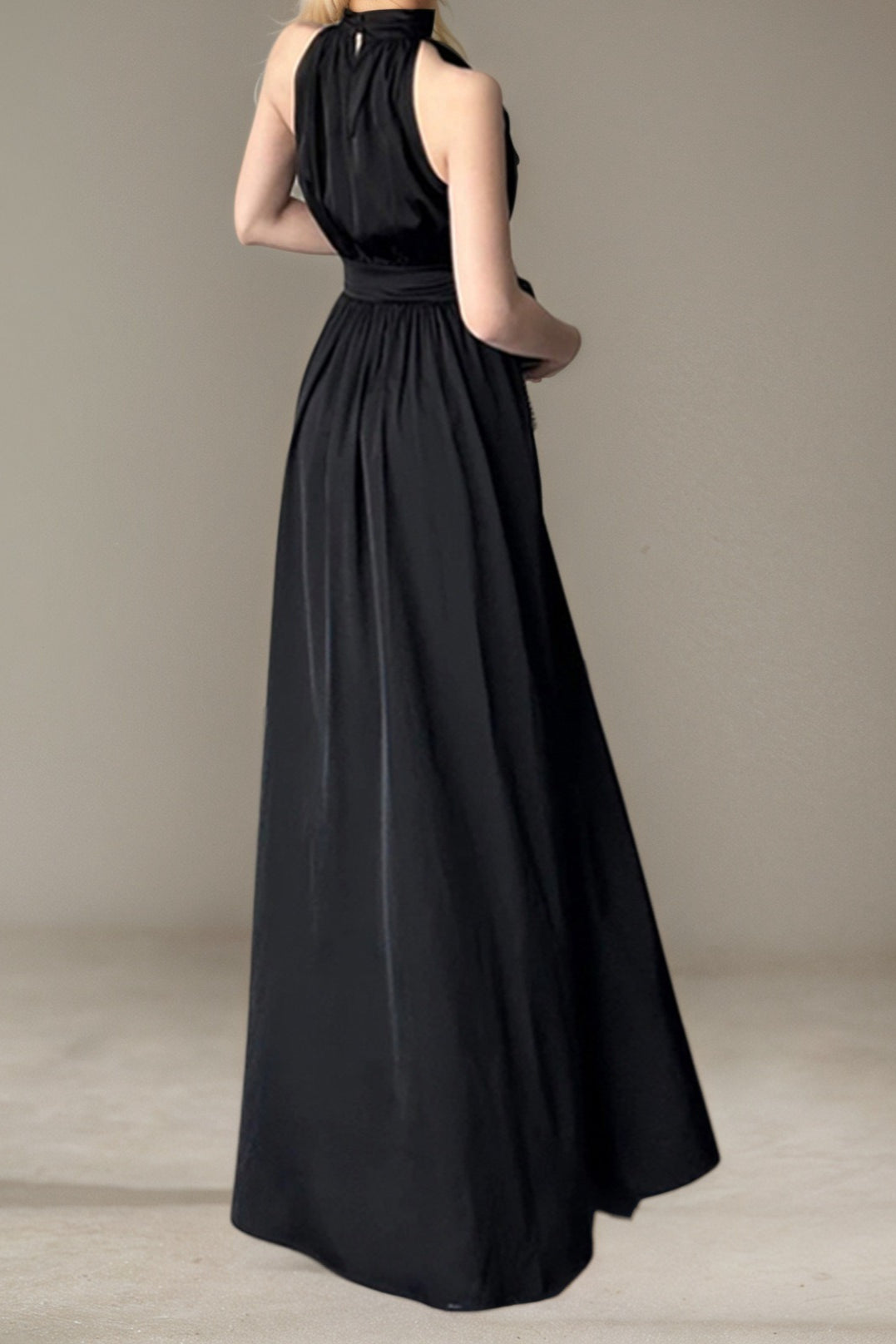 Elegant Sleeveless Evening Dress with Relaxed Fit and Boutique Fashion Look