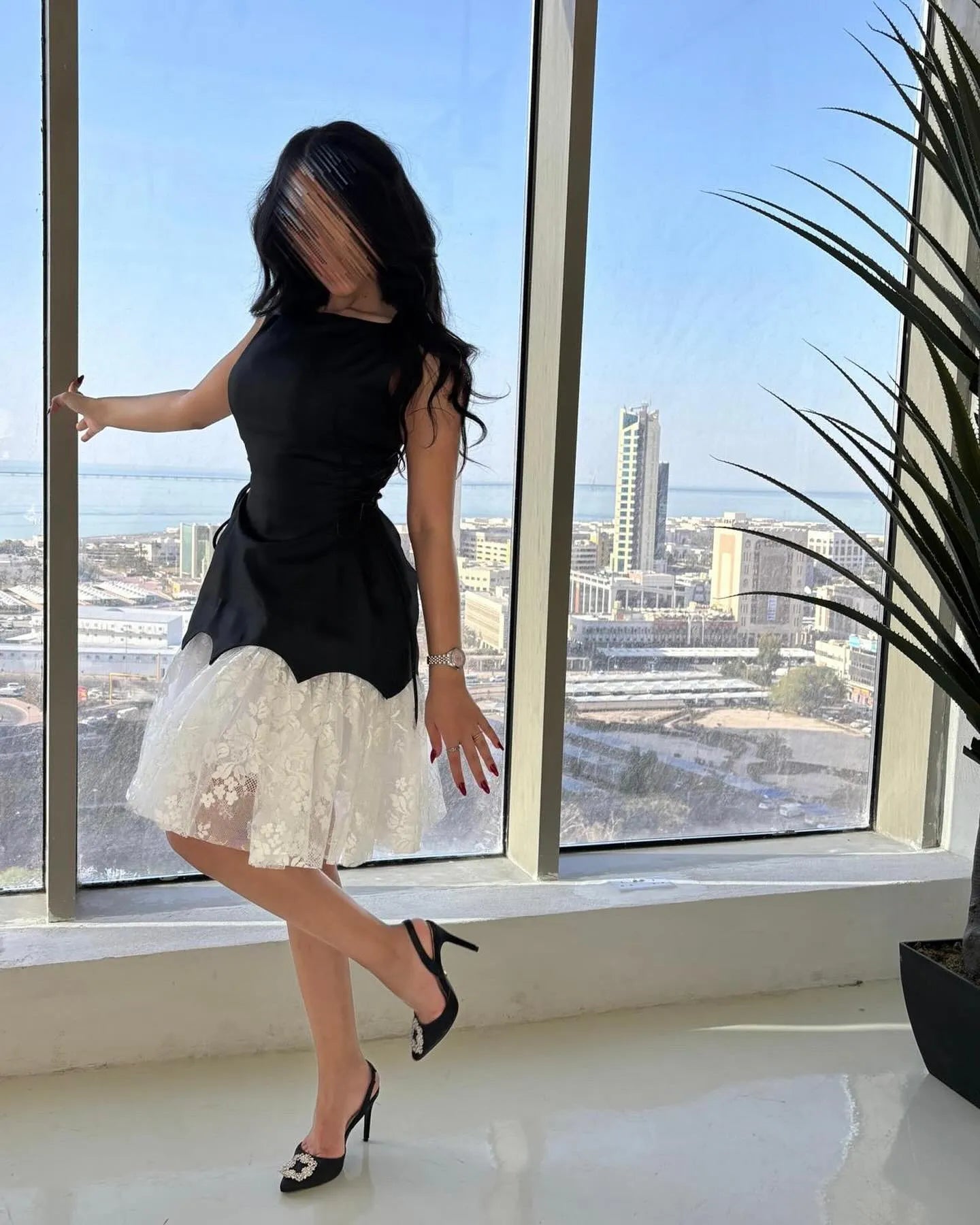 Fashion Black Saudi White Prom Dresses O-Neck Cap Sleeves Ruched Knee Length Homecoming Dress vestidos de graduación