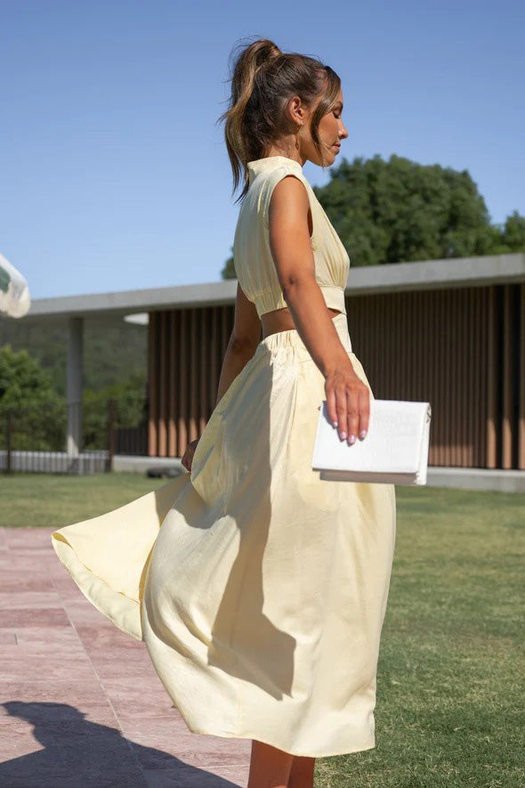 Effortless Rafaela Holiday Midi Dress with Cut Out Waist and Pockets Chic Silhouette Collection