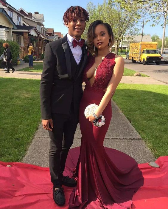 2023 Charming Mermaid Burgundy Lace Open Front Long Prom Dresses