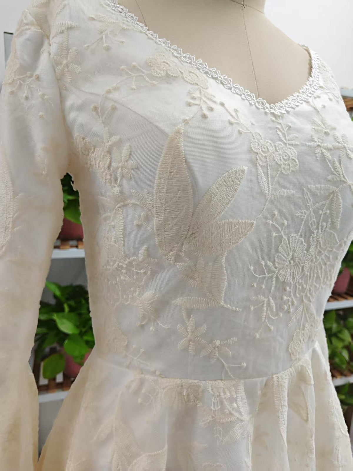 Vintage Lace Applique Evening Dress A Line Long Prom Dress Y8371 - View 3 | VelvetHem