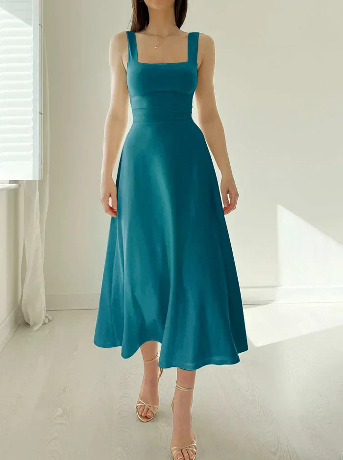 Mónica Statement Summer Dress with a Square Neckline Chic Silhouette Collection