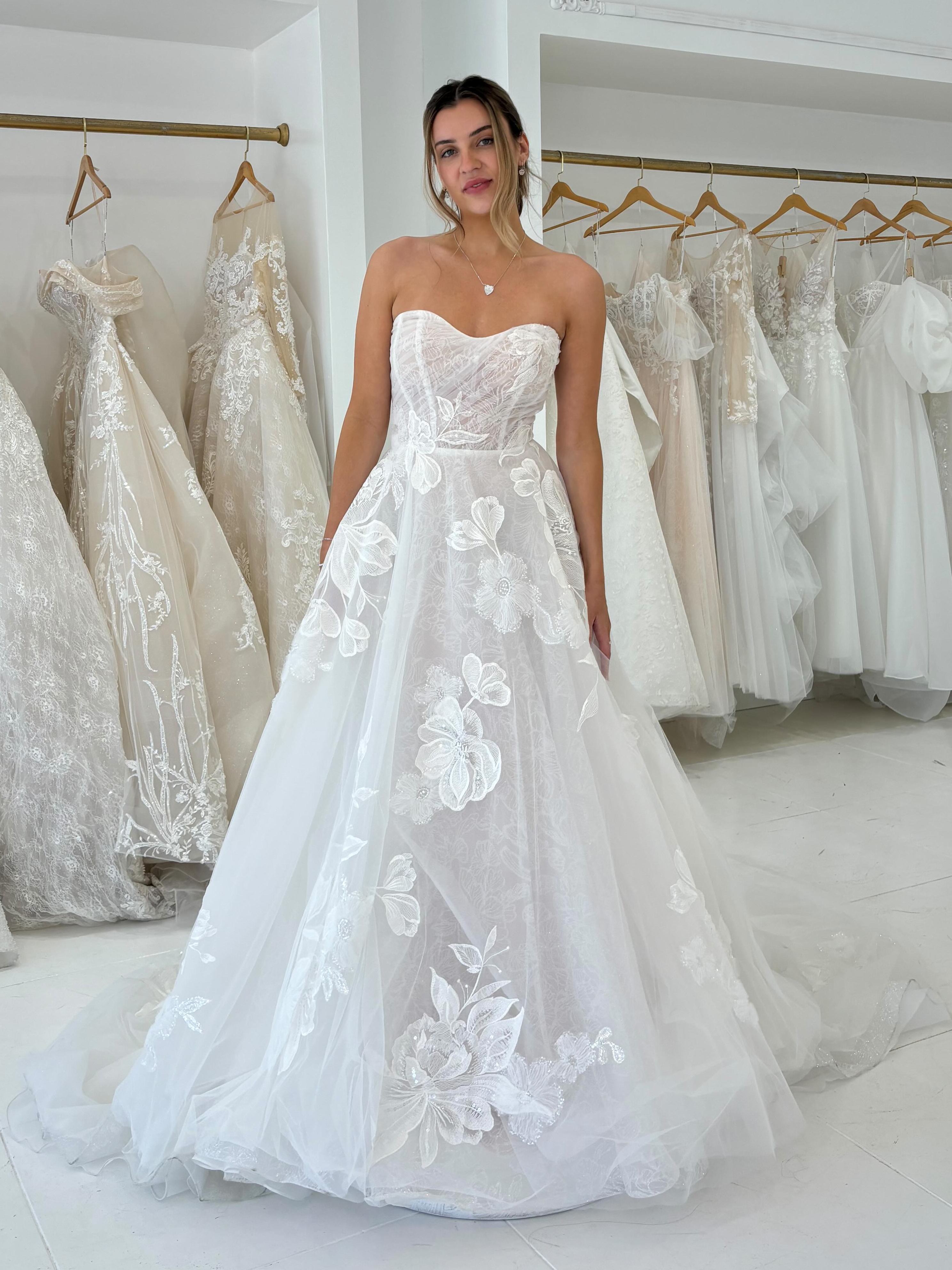 Sweetheart Large Floral Appliqué Voluminous Tulle A-Line Wedding Dress With Train