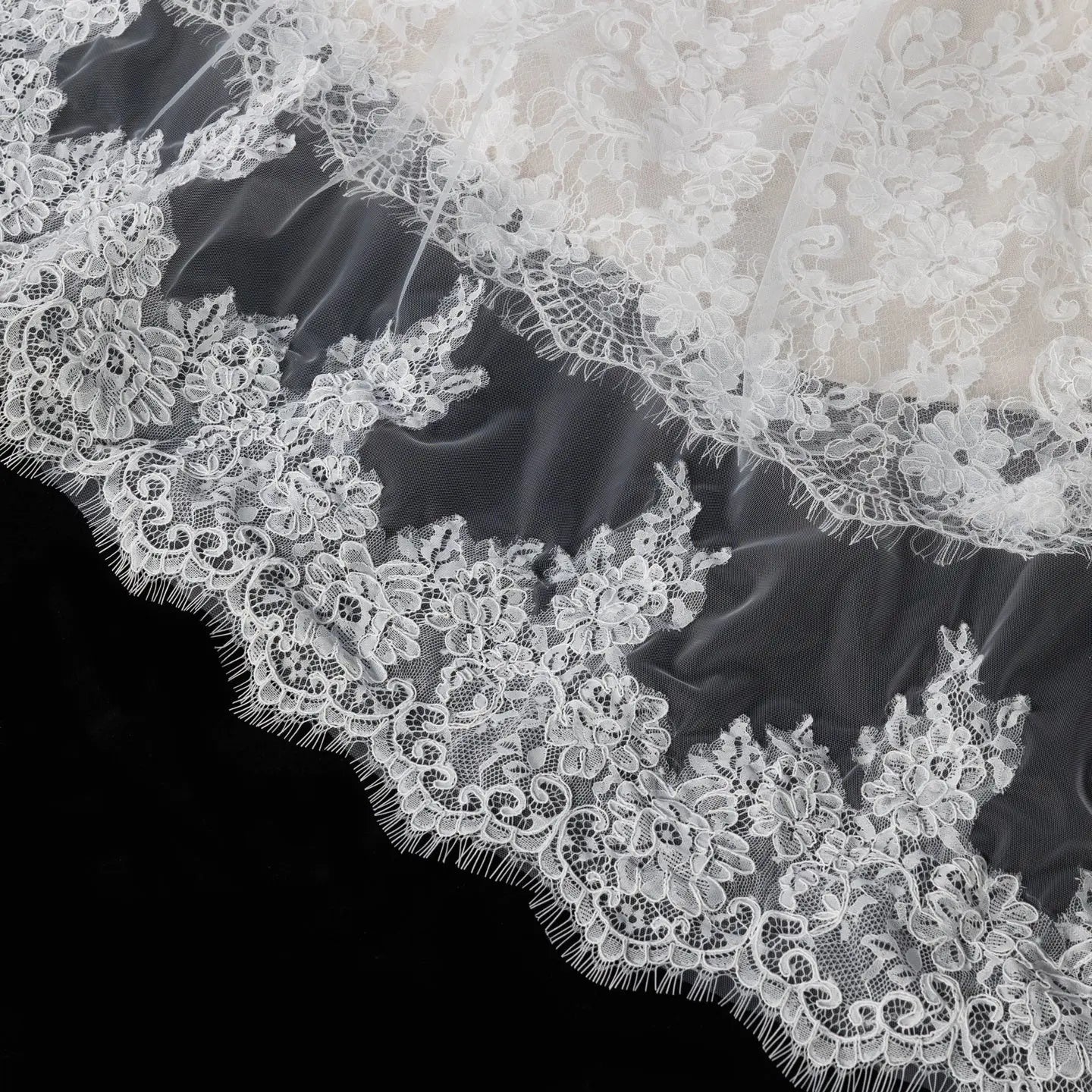 Elegant Ivory Sweetheart Neckline Sheer Lace Mermaid Wedding Dress with Veil ZP133