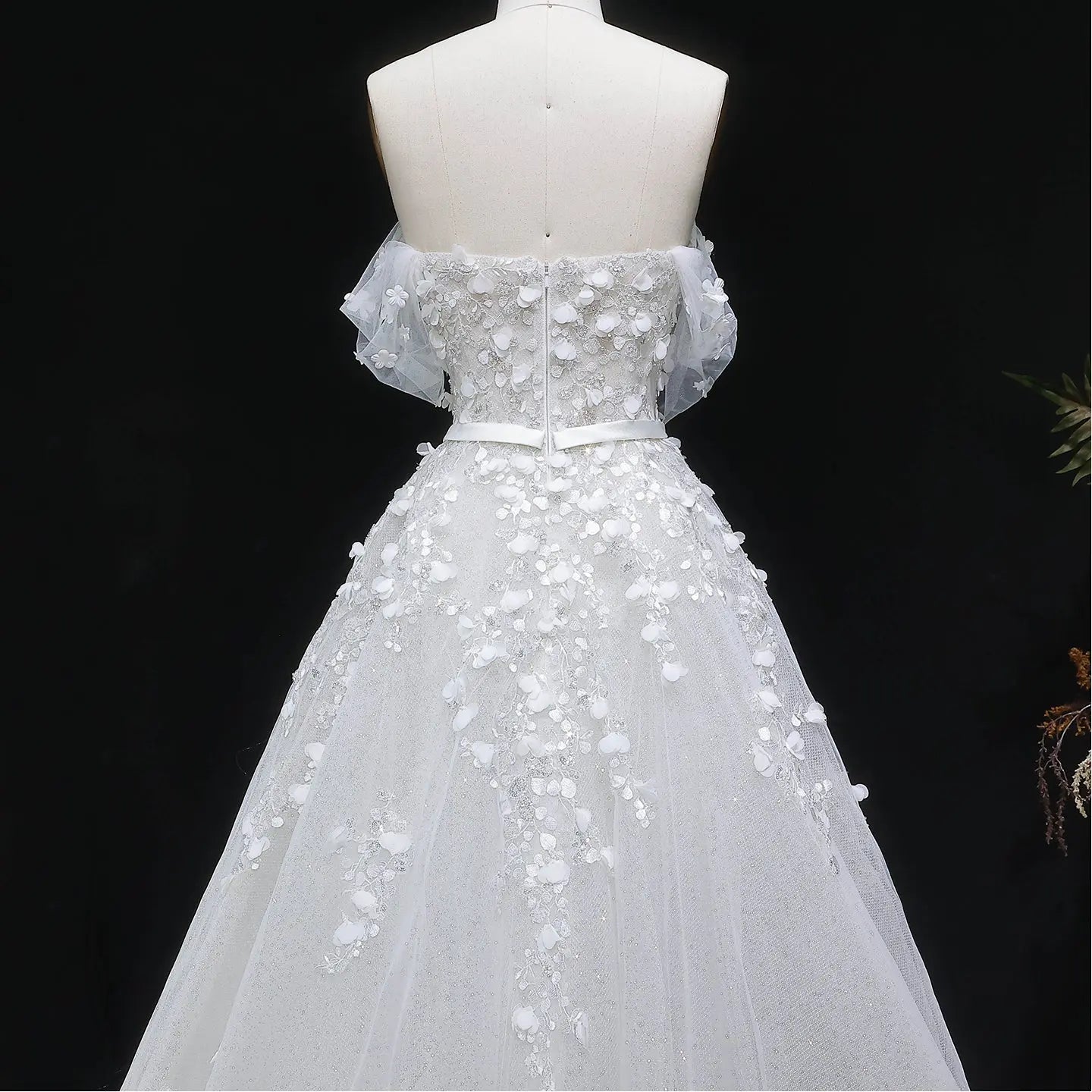 White 3D Floral Applique Sweetheart Ball Gown Wedding Dress ZP007