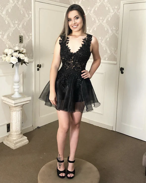 Elegant Short Party Dresses Ruffles Appliques A-line Black Homecoming Dress