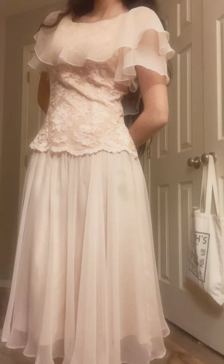 A Line Lace Formal Party Dress Ruffle Elegant Wedding Dress J8132