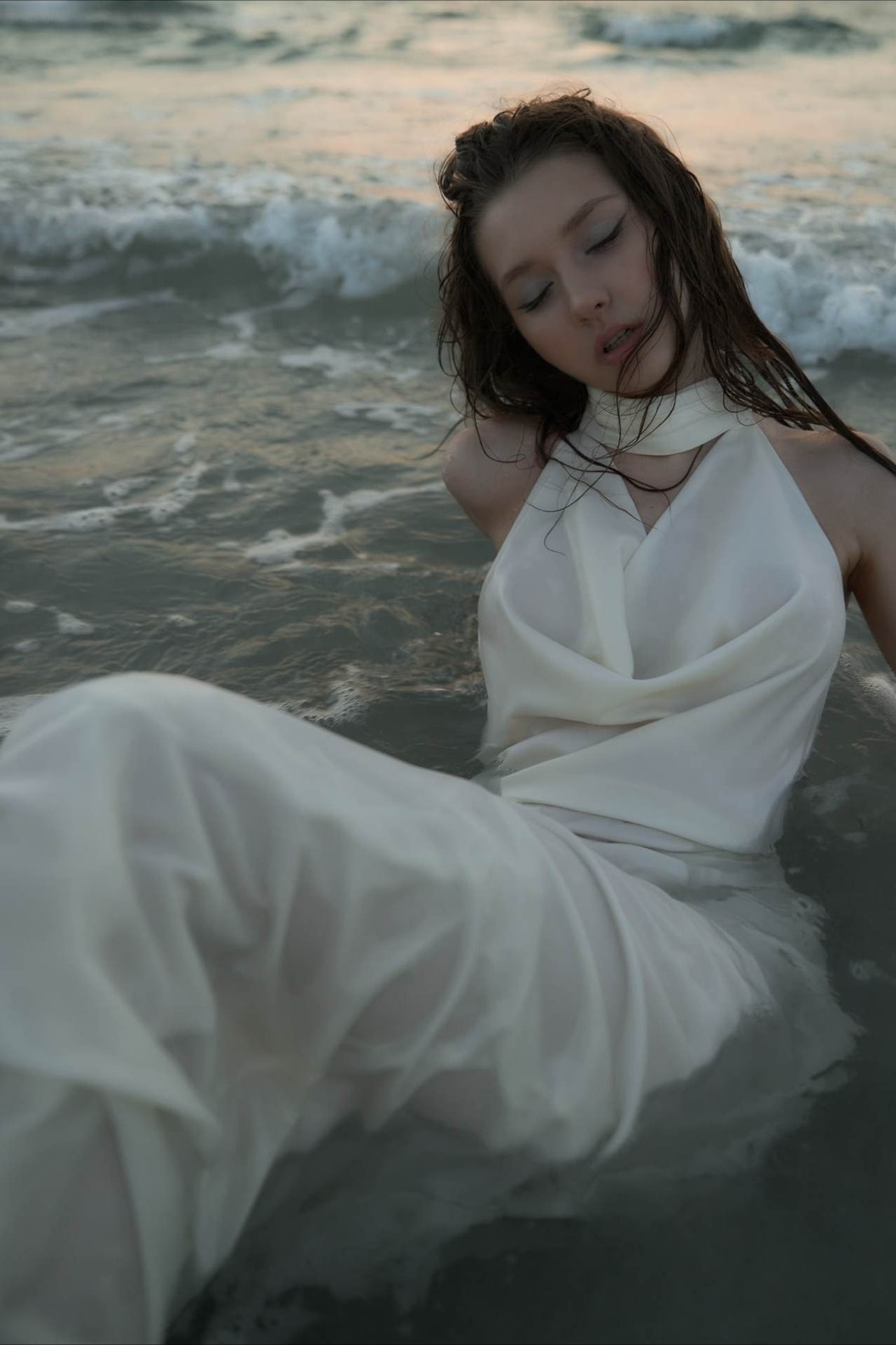 Elegant Dress Inspired by Contemporary Streetwear Fashion 9