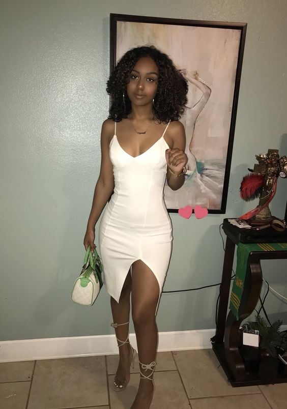 Cute Sweet V-Neck Short Homecoming Dresses - FashionDia