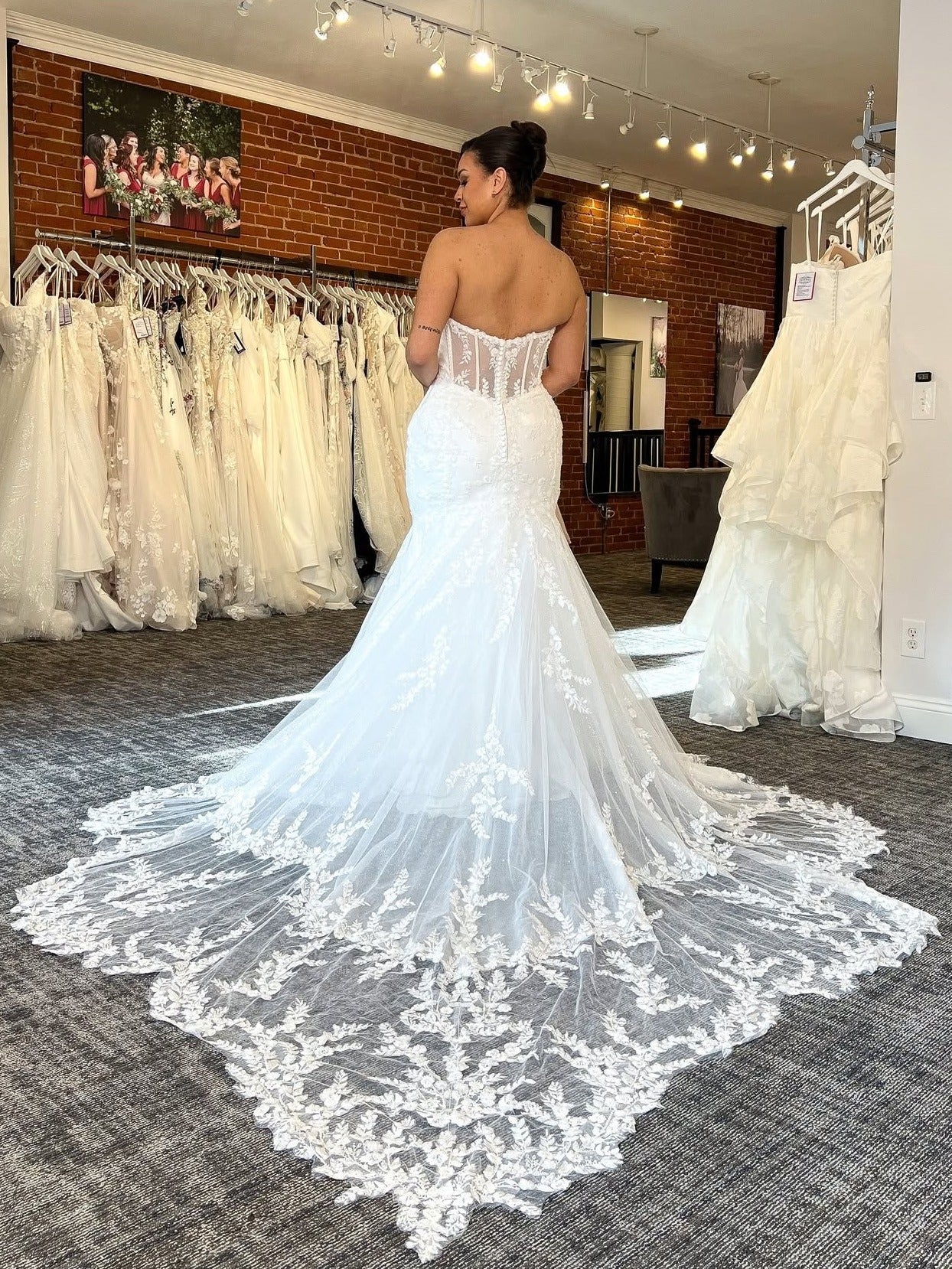 Lace Tulle Sweetheart Sleeveless Mermaid Bridal Dress With Long Train