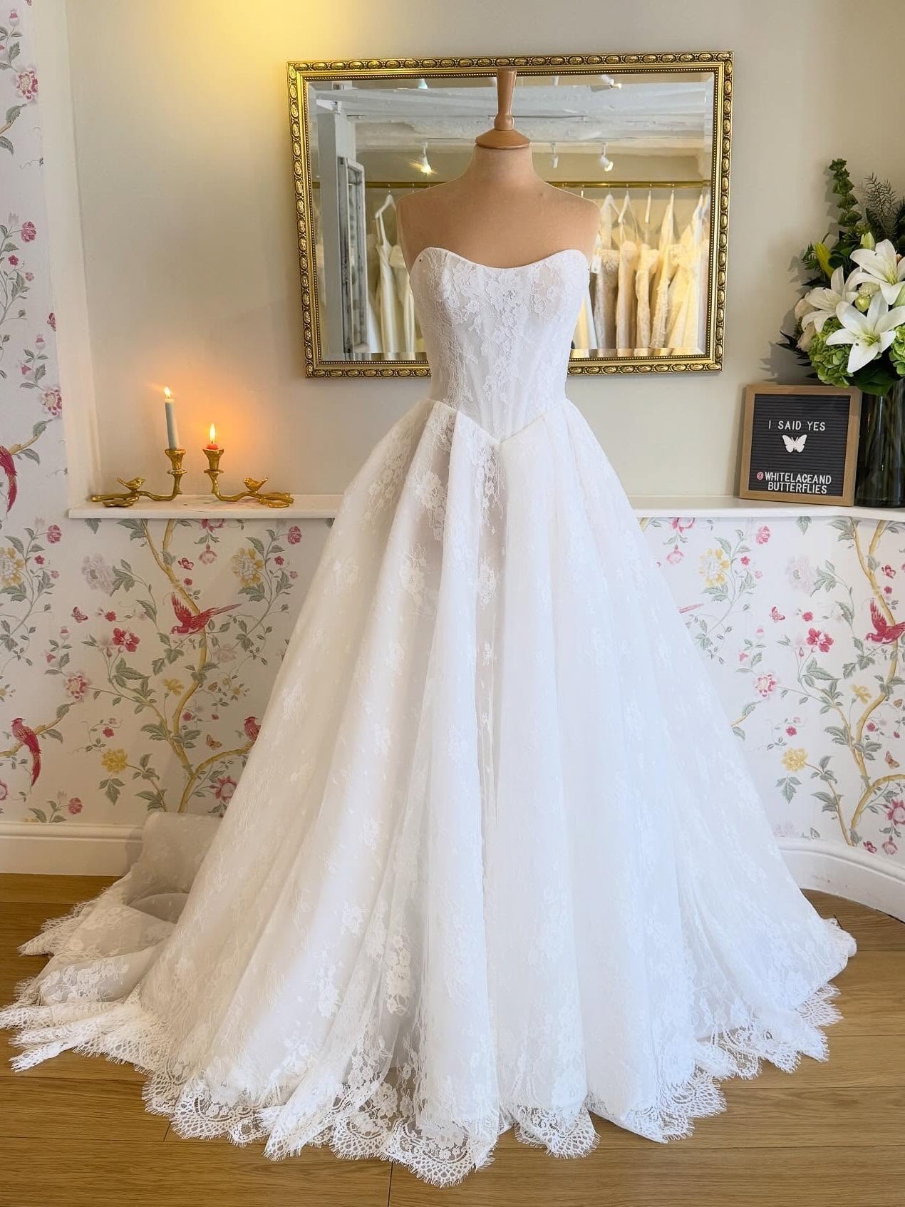 Classic Sweetheart Lace Princess Wedding Gown